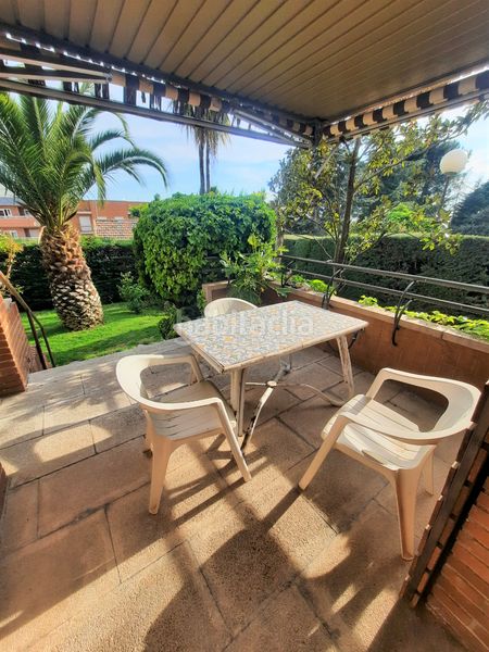 Foto b7d9c5c0-391a-4384-a135-d8a61dd0b21e. Casa aparellada amb xemeneia aparcament piscina a Rozas de Madrid (Las)