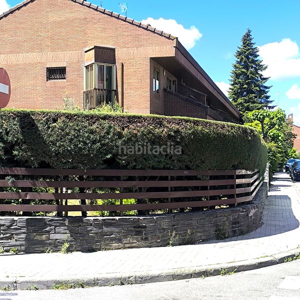 Foto b957d01a-e450-4e54-8334-9a21e2e258da. Casa aparellada amb xemeneia aparcament piscina a Rozas de Madrid (Las)