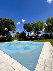 Casa aparellada  Calle de guadarrama. Chalet pareado en venta en calle de guadarrama