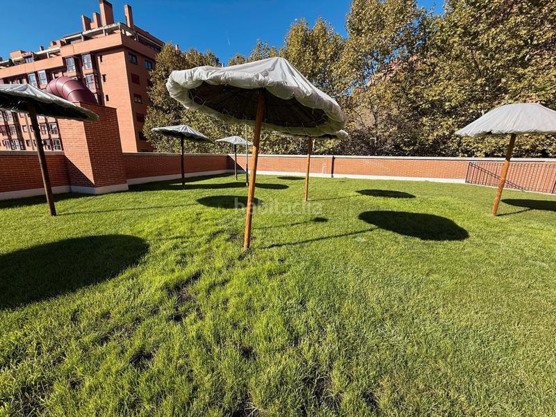 Foto 3f0d4ea0-cdb6-4044-837f-938c6e7a87b9. Piso  exterior en urbanización de recién construccion en Madrid