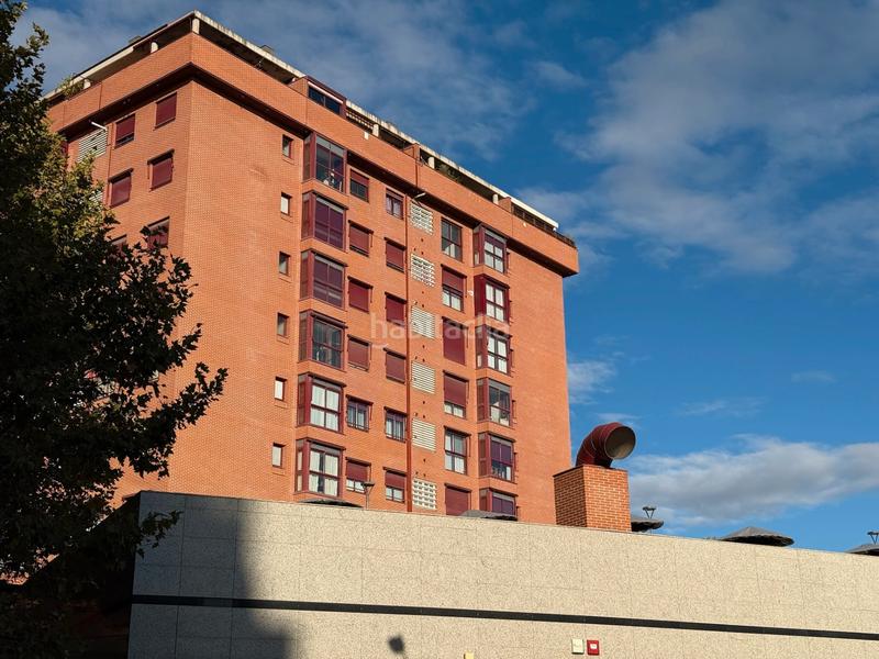 Foto a4fd7a29-94c1-48f3-bfe6-67a737517656. Piso  exterior en urbanización de recién construccion en Madrid