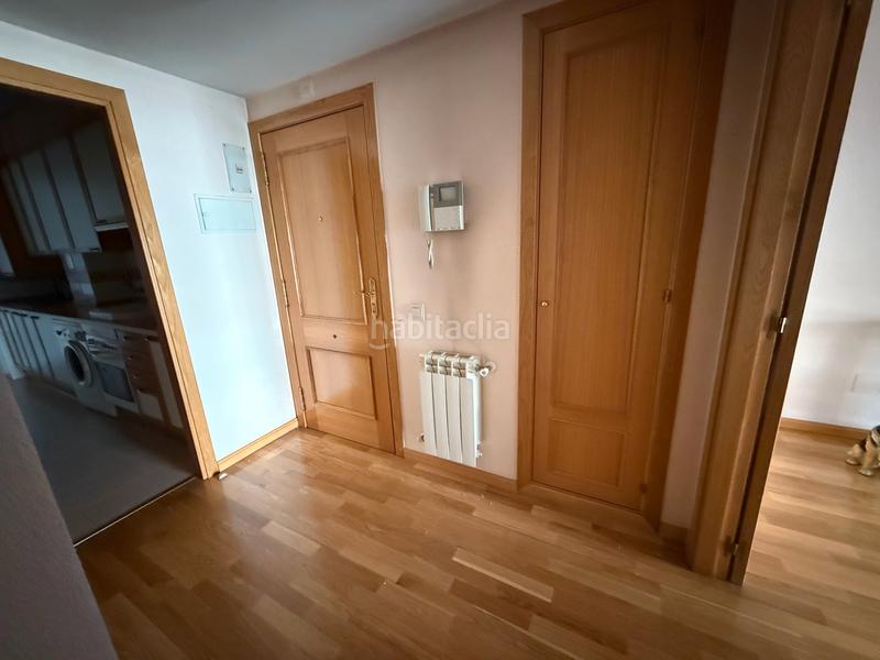 Foto b2f18156-7079-4055-9794-191c91f57512. Piso  exterior en urbanización de recién construccion en Madrid