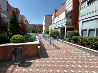 Pis  Calle de enrique lister. Vivienda exterior con piscina climatizada en zona residencial de