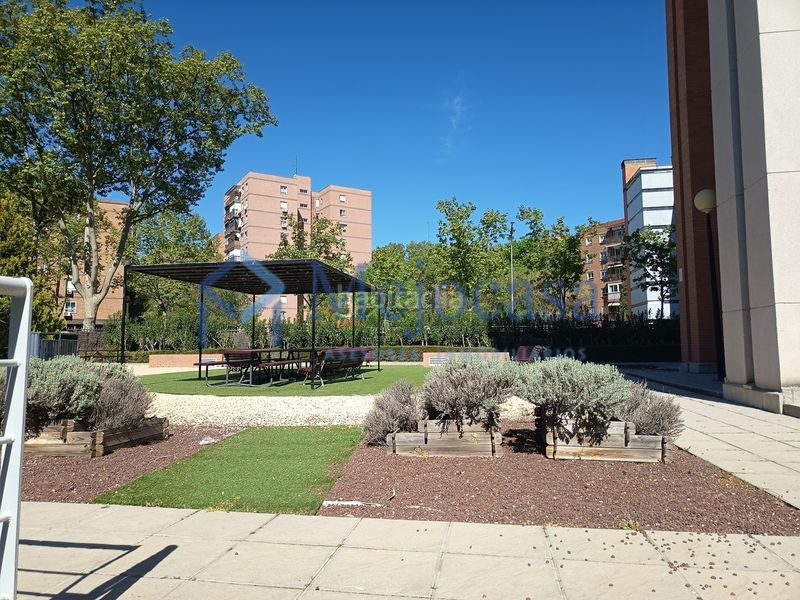 Foto 11e5b642-8508-46a9-b53c-b4e22f17a5e0. Pis amb calefacció aparcament piscina a Alameda de Osuna Madrid