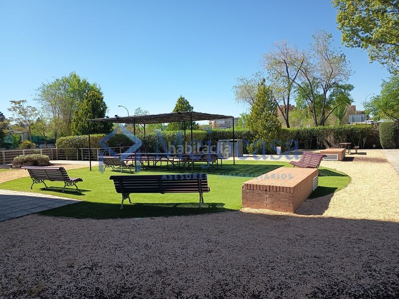 Foto 2ba6a689-b9d5-43c9-a902-2427d3d3fc6d. Pis amb calefacció aparcament piscina a Alameda de Osuna Madrid