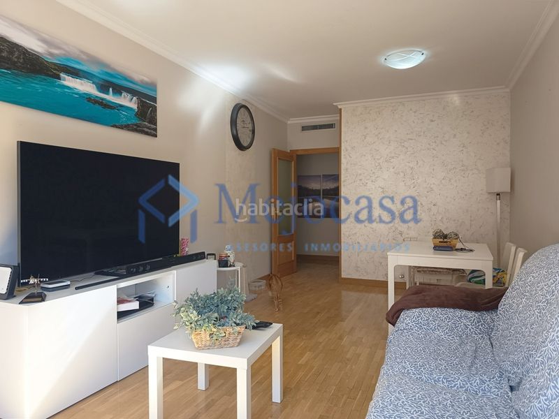 Foto 3f98e133-aae5-4c29-947c-b445fee359ec. Pis amb calefacció aparcament piscina a Alameda de Osuna Madrid