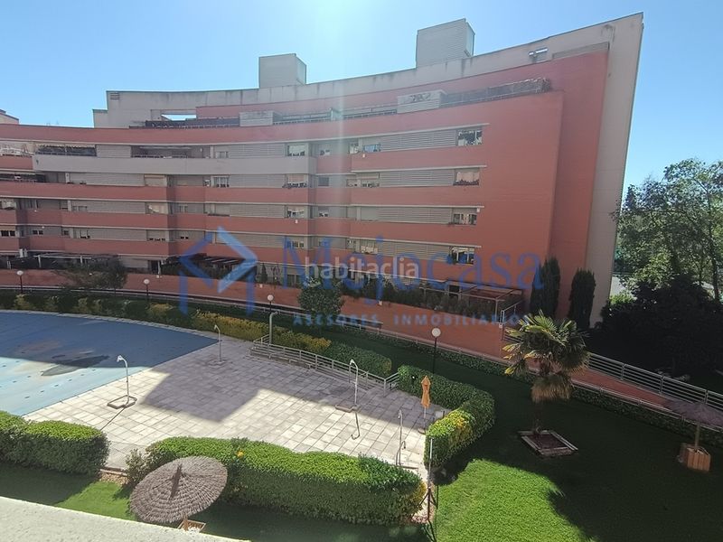 Foto e6c298be-9ba7-4b5a-b18c-6df43f9e841a. Pis amb calefacció aparcament piscina a Alameda de Osuna Madrid