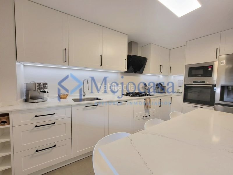 Foto f8beb7ff-98a5-44ed-ad44-eabec94b26b5. Casa adossada amb calefacció aparcament piscina a Madrid