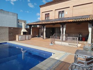 Chalet  Ronda de las comunidades. Exclusivo chalet en valdemoro.