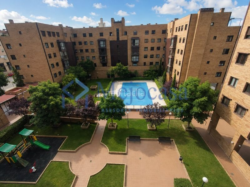 Foto b3a07abb-b9c8-4843-b9a3-6d3d675e3993. Pis amb calefacció aparcament piscina a Montecarmelo Madrid