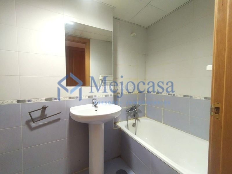 Foto d3f249e2-80bc-4e7a-9d63-c31c7e9929a0. Pis amb calefacció aparcament piscina a Montecarmelo Madrid