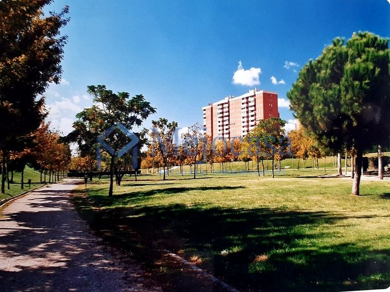 Foto 182a3a9d-f78d-4ac2-a8cd-ffda047b4d94. Pis amb calefacció aparcament a Palomeras Sureste Madrid
