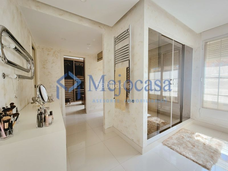 Foto f733003b-2b5c-451b-8002-2f2ed3d1eab5. Casa adossada amb calefacció aparcament piscina a Madrid