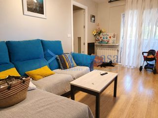 Flat  Calle del mirlo. Piso para entrar a vivir con terraza en la zona de campamento.
