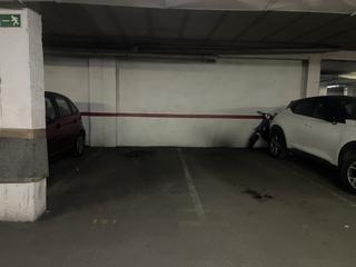 Rent Car parking  Plaza de los irlandeses. Plaza de garaje para coche pequeño en alquiler en plaza de los i