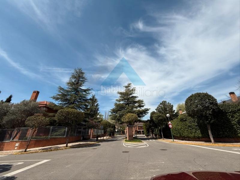 Foto 824f72bf-f08a-446a-9163-bb88b008f418. Chalet  independiente en venta peñas albas en Villalbilla
