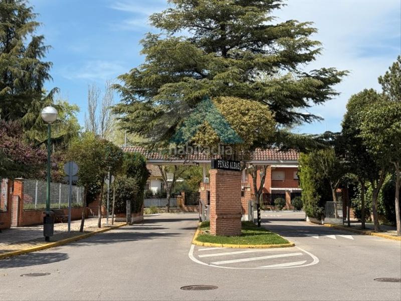 Foto e6119751-34f6-4ddb-8d72-cd780c949158. Chalet  independiente en venta peñas albas en Villalbilla