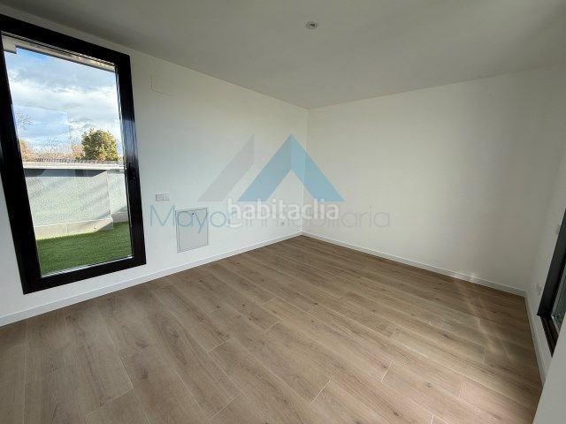 Foto 8b71ed3c-85ac-4395-838f-dfddcc035f5e. Alquiler casa adosada chalet adosado en alquiler a estrenar en valdebebas () en Madrid