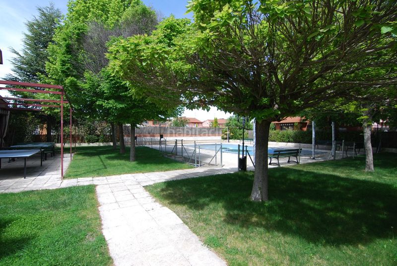 Foto 39f6ec52-644f-4b73-9c8c-82b58bcb15ed. Casa adossada amb piscina a Urbanizaciones Rivas - Vaciamadrid