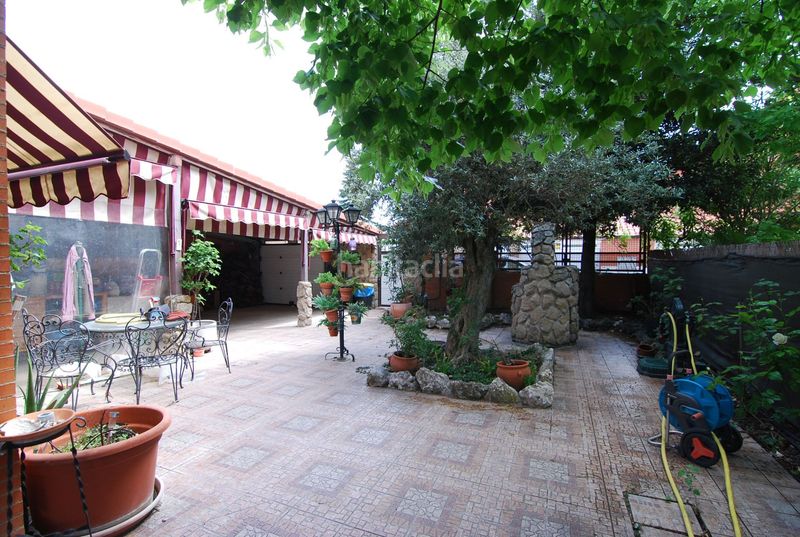 Foto a890f339-9ff7-44d4-bf59-5ee9d2ea80bc. Casa adossada amb piscina a Urbanizaciones Rivas - Vaciamadrid