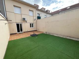 Casa en San Martn de la Vega. Chalet adosado con patio de 50 m