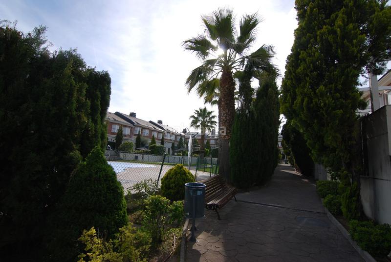 Foto a3b4c4f9-ff2f-4ceb-822b-f4570871e54b. House with heating pool in Restón I-Restón II Valdemoro