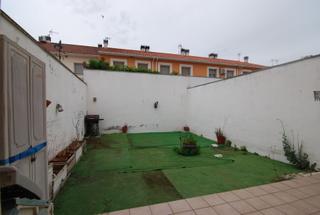 Casa a San Martín de la Vega. Oportunidad chalet adosado con patio !!