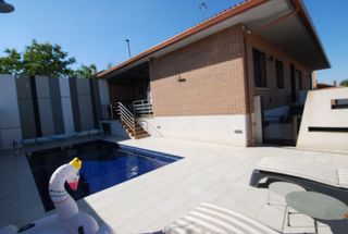 Casa a San Martín de la Vega. Espectacular chalet independiente con piscina !!
