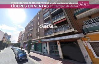Flat  Calle cristo. Edificio rolersa piso de 4 habitaciones, 2 baños, terraza y gara