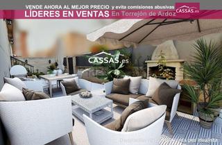 Flat  Calle juan de mena. Zona torrenieve. piso de 4 habitaciones, 2 baños. trastero, pisc