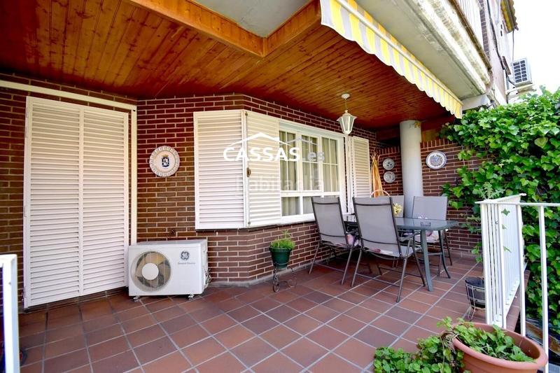 Foto 0007c355-85b6-4a9c-a4ce-4cde796fbfa1. Casa adosada chalet en fresnos, 6 habitaciones, 3 baños, jardin, garaje y solarium. en Torrejón de Ardoz