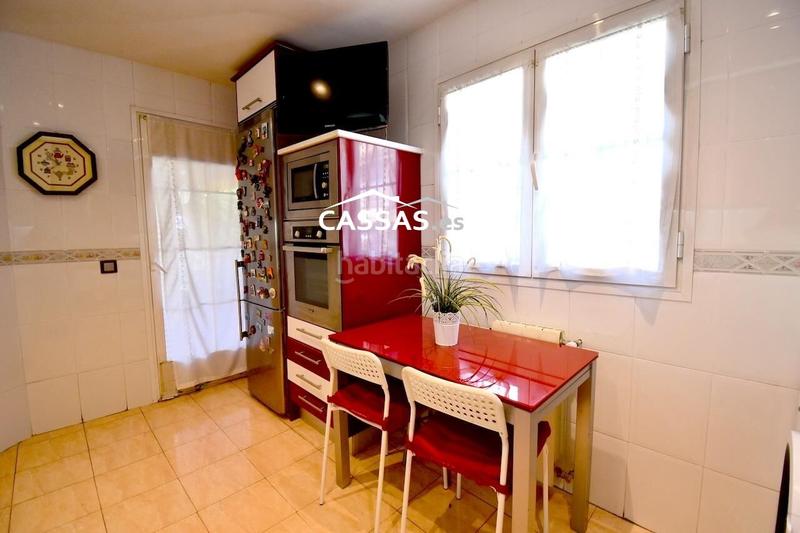 Foto 1ac737bd-19ef-443f-ba26-043be30a5c1e. Casa adosada chalet en fresnos, 6 habitaciones, 3 baños, jardin, garaje y solarium. en Torrejón de Ardoz