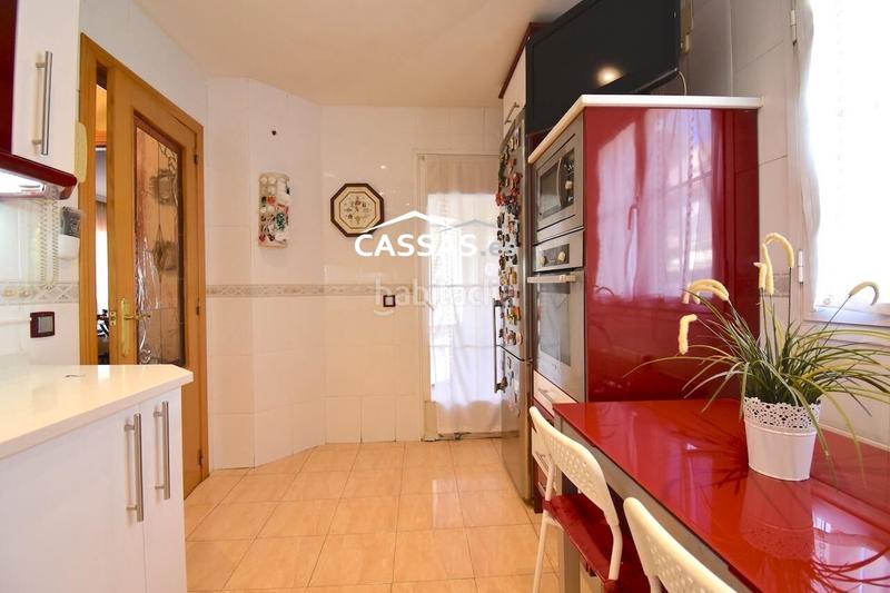 Foto 1b547819-a1f8-4196-a787-378eb44b0b92. Casa adosada chalet en fresnos, 6 habitaciones, 3 baños, jardin, garaje y solarium. en Torrejón de Ardoz