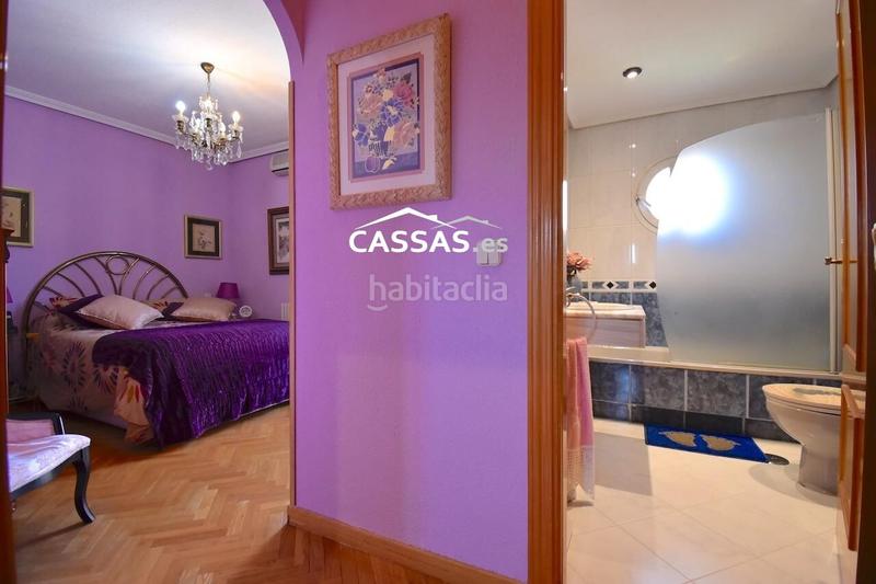 Foto 200cda0f-234b-42f0-beef-1e575c7c830f. Casa adosada chalet en fresnos, 6 habitaciones, 3 baños, jardin, garaje y solarium. en Torrejón de Ardoz