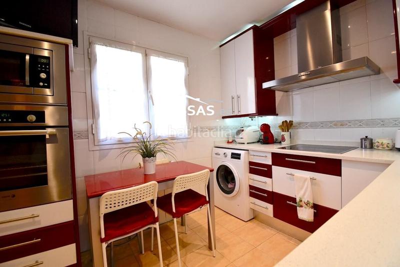 Foto 22c30133-35b5-4244-a85d-746c3aac43c9. Casa adosada chalet en fresnos, 6 habitaciones, 3 baños, jardin, garaje y solarium. en Torrejón de Ardoz