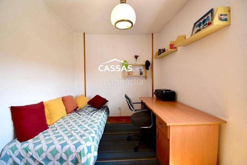 Foto 23b32c3a-dbd1-4c68-a8d9-4f7c9b84d621. Casa adosada chalet en fresnos, 6 habitaciones, 3 baños, jardin, garaje y solarium. en Torrejón de Ardoz