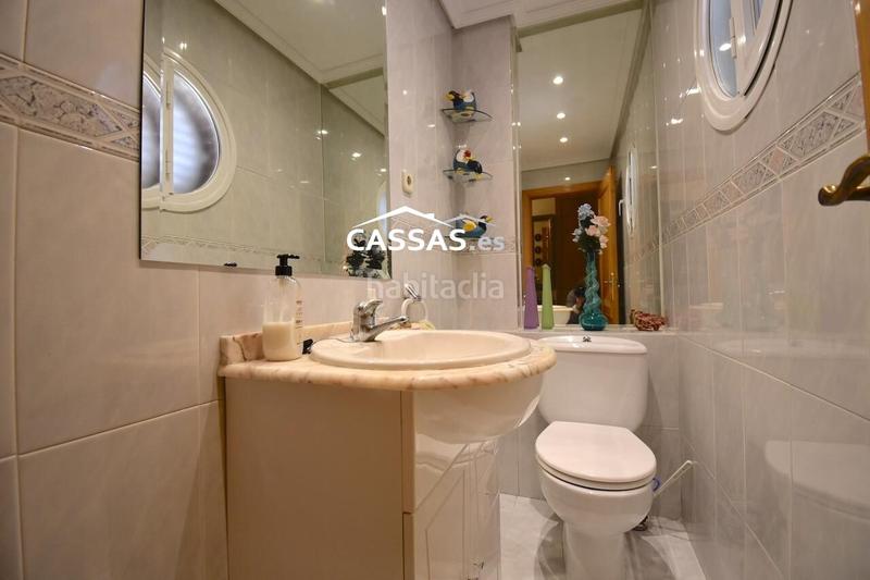Foto 260db267-9024-40ea-ad11-f7d25bce19bf. Casa adosada chalet en fresnos, 6 habitaciones, 3 baños, jardin, garaje y solarium. en Torrejón de Ardoz