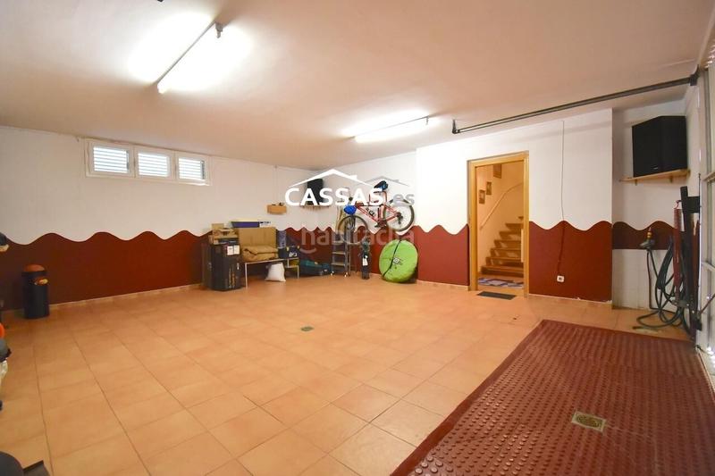 Foto 2c05bdef-932a-49bc-a544-7ab444348a1d. Casa adosada chalet en fresnos, 6 habitaciones, 3 baños, jardin, garaje y solarium. en Torrejón de Ardoz