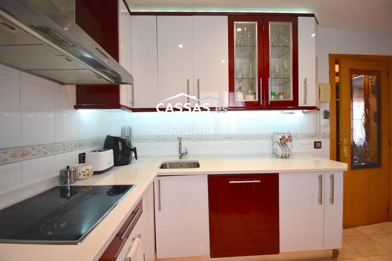 Foto 4792e8fb-daad-404f-937b-47dedd537437. Casa adosada chalet en fresnos, 6 habitaciones, 3 baños, jardin, garaje y solarium. en Torrejón de Ardoz