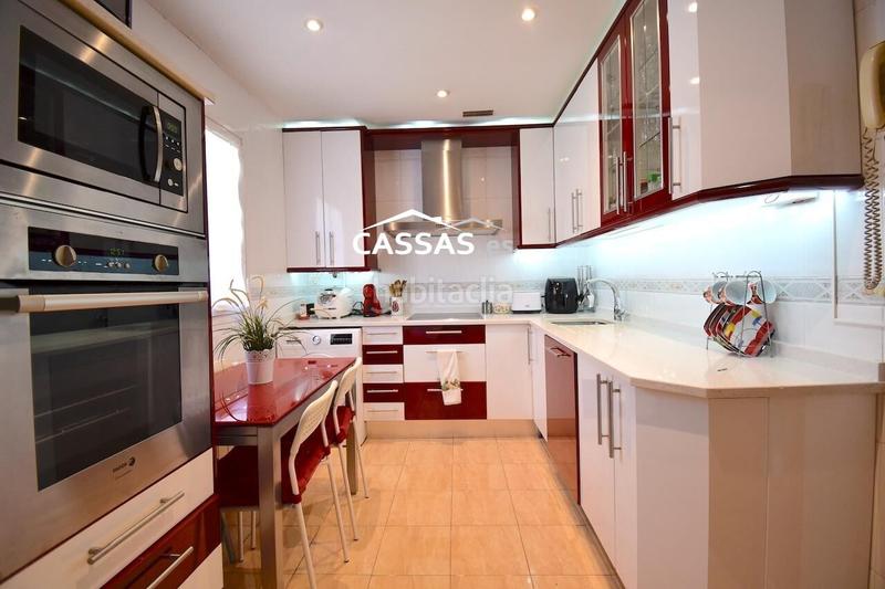 Foto 4cf60a09-808c-46cb-b33d-d62525f8ea83. Casa adosada chalet en fresnos, 6 habitaciones, 3 baños, jardin, garaje y solarium. en Torrejón de Ardoz