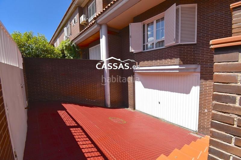 Foto 5eb861e5-99d5-4519-9c27-17489ab4a740. Casa adosada chalet en fresnos, 6 habitaciones, 3 baños, jardin, garaje y solarium. en Torrejón de Ardoz