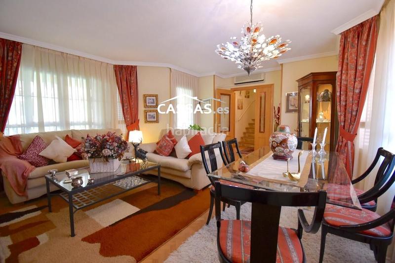 Foto 77f8a7bd-5a57-4324-92b9-030b42730ac8. Casa adosada chalet en fresnos, 6 habitaciones, 3 baños, jardin, garaje y solarium. en Torrejón de Ardoz