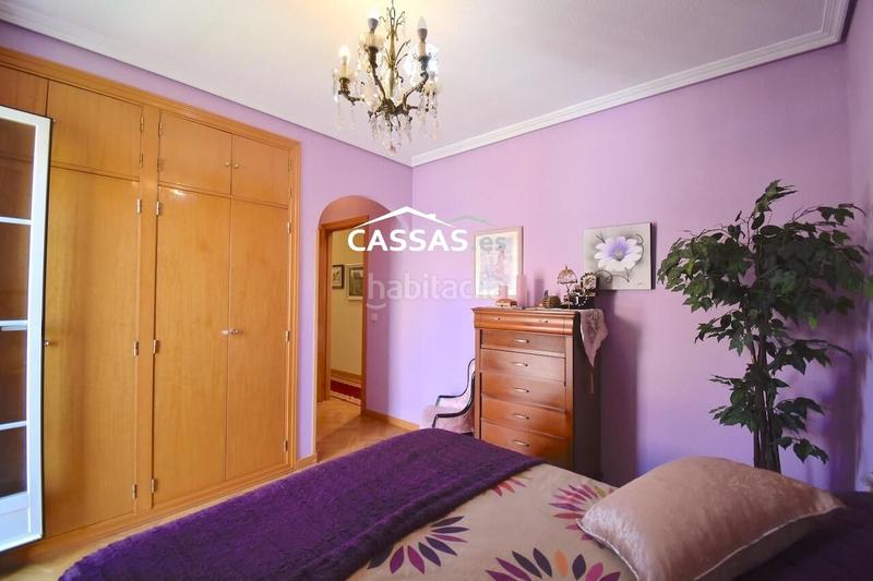 Foto 7f910748-e6d3-430b-b183-0ddbe6cc5fad. Casa adosada chalet en fresnos, 6 habitaciones, 3 baños, jardin, garaje y solarium. en Torrejón de Ardoz