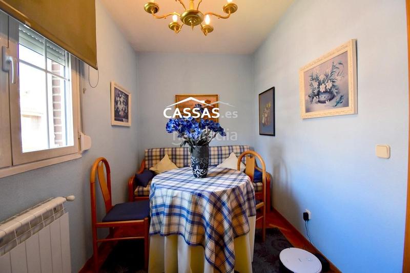 Foto 87a2a12f-9264-4cc5-b8ab-d08bc2ac72ed. Casa adosada chalet en fresnos, 6 habitaciones, 3 baños, jardin, garaje y solarium. en Torrejón de Ardoz