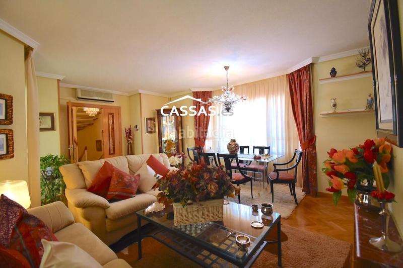 Foto 956a79a5-cb00-45c2-b358-34f10443990c. Casa adosada chalet en fresnos, 6 habitaciones, 3 baños, jardin, garaje y solarium. en Torrejón de Ardoz