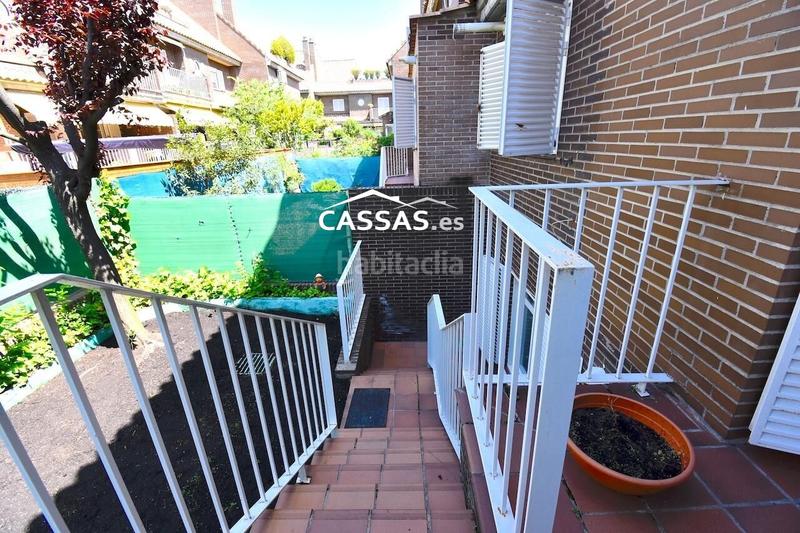 Foto b242fdaa-738e-475a-ab30-599b93326c81. Casa adosada chalet en fresnos, 6 habitaciones, 3 baños, jardin, garaje y solarium. en Torrejón de Ardoz