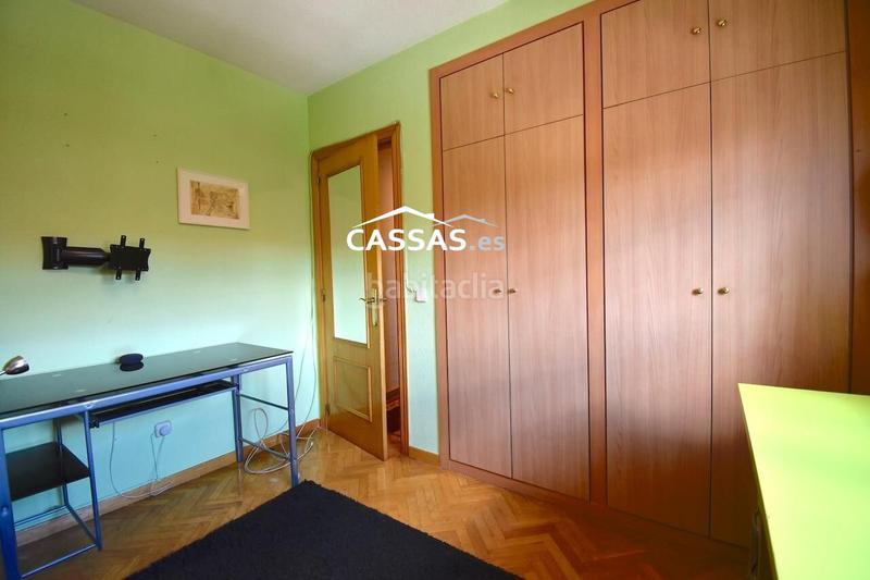 Foto b5041334-20d0-42b6-81da-3f681ef95c34. Casa adosada chalet en fresnos, 6 habitaciones, 3 baños, jardin, garaje y solarium. en Torrejón de Ardoz