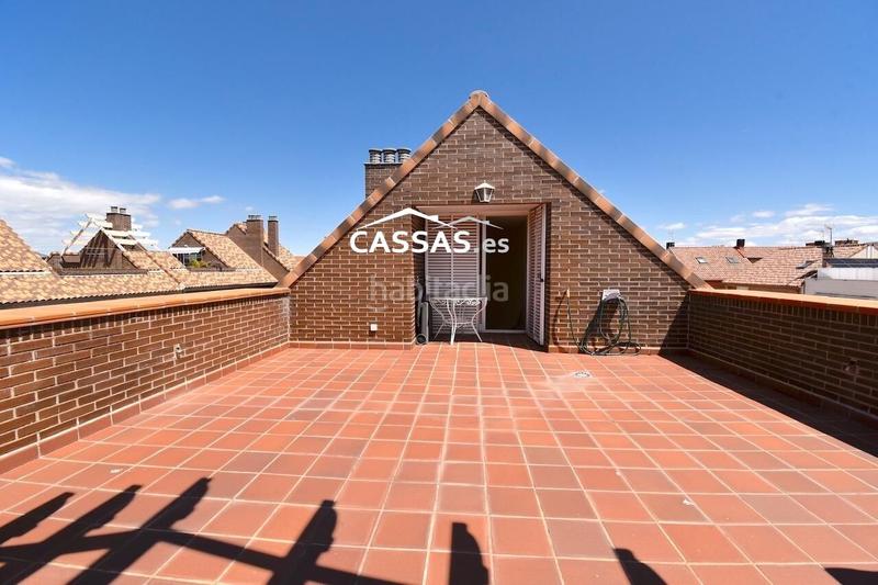 Foto caee8d39-b376-4598-972e-a72b72b9c5be. Casa adosada chalet en fresnos, 6 habitaciones, 3 baños, jardin, garaje y solarium. en Torrejón de Ardoz