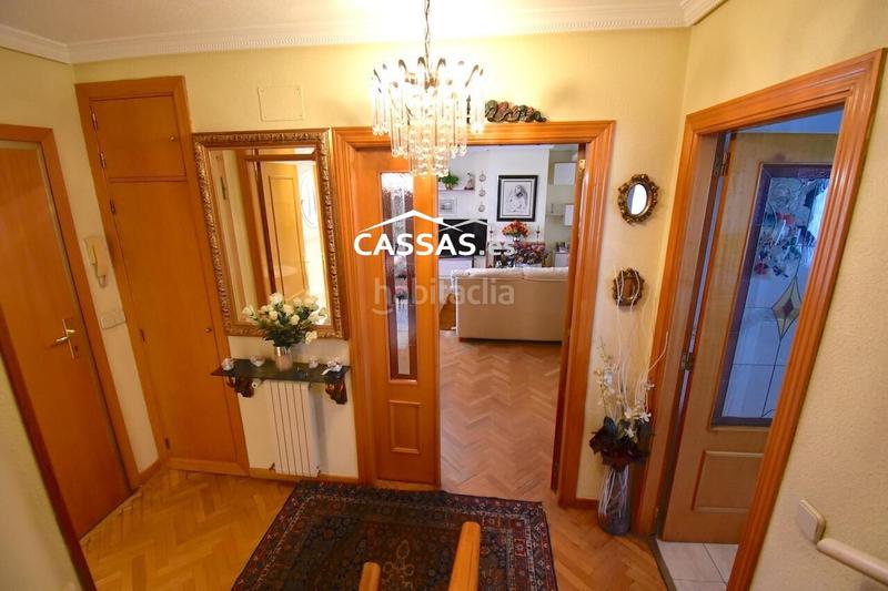 Foto d2e5e6d4-e344-4f48-8112-961358fb00ea. Casa adosada chalet en fresnos, 6 habitaciones, 3 baños, jardin, garaje y solarium. en Torrejón de Ardoz