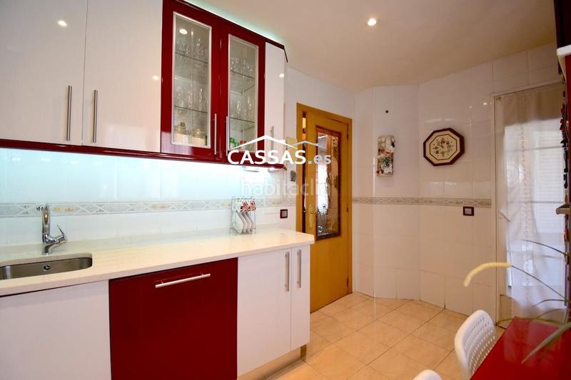 Foto d6b4201a-ca97-4780-ad4f-e6119a9c8b9b. Casa adosada chalet en fresnos, 6 habitaciones, 3 baños, jardin, garaje y solarium. en Torrejón de Ardoz